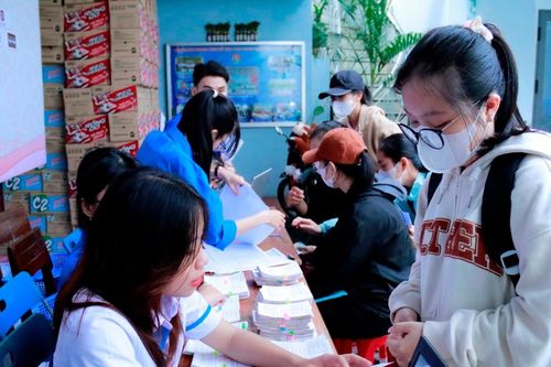 Nhiều chương trình hỗ trợ sinh viên, học sinh nghèo dịp Tết Nguyên đán