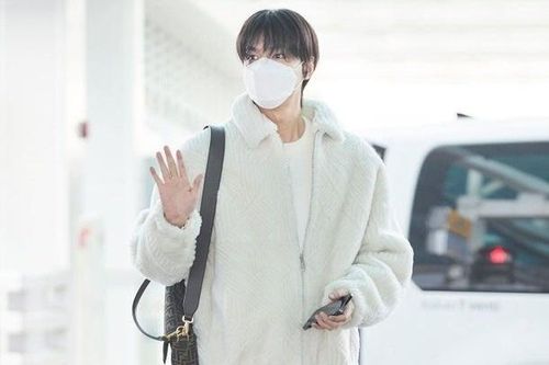 Thời trang mùa đông ở sân bay của Lee Min Ho và loạt sao Hàn