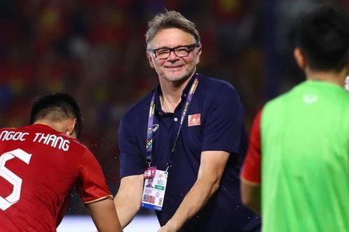 Asian Cup: Khi ông Troussier là ngôi sao duy nhất