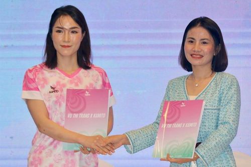 Vợ tay vợt Tiến Minh lên ngôi với 'Thời của Trang'