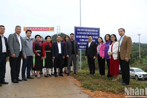 Báo Nhân Dân và Tập đoàn dầu khí Việt Nam tặng nhà tình nghĩa và quỹ khuyến học tại Tuyên Quang