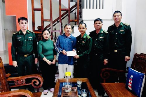 Thăm hỏi, động viên các chủ tàu cá bị cháy