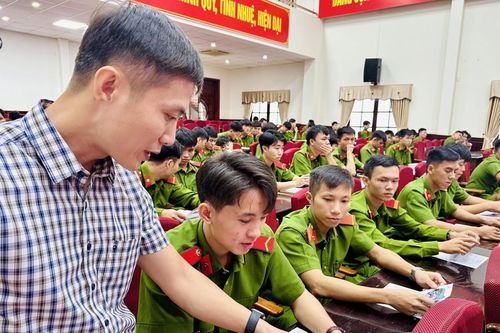 Tư vấn nghề nghiệp cho chiến sĩ nghĩa vụ Công an nhân dân xuất ngũ