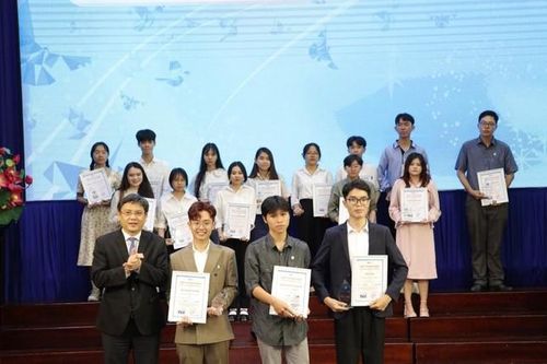 Nam sinh viên Y Dược từng học chuyên Toán nhưng lại đoạt giải thưởng về văn chương