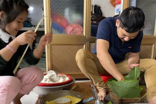 Cái bánh chưng cuối cùng, tôi gói cùng cha