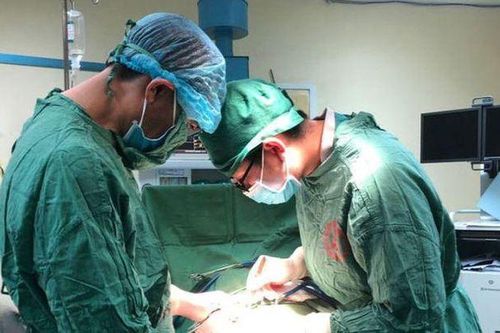 Nhập viện vì tiêm filler để làm căng vòng 3