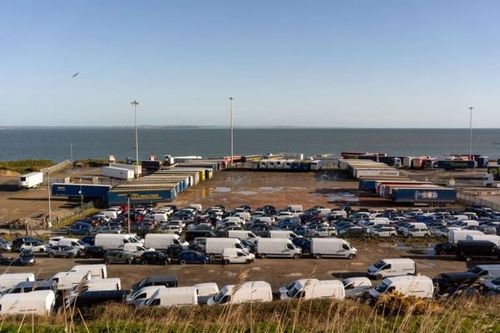 Cảnh sát Ireland điều tra vận chuyển người trái phép trong container hàng đông lạnh