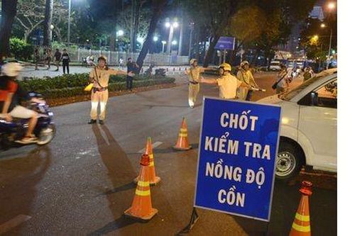 Khởi tố tài xế vi phạm nồng độ cồn, chèn xe qua người Đại úy công an