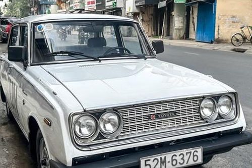 Hàng hiếm Toyota Corona đời cổ của dân chơi Sài thành