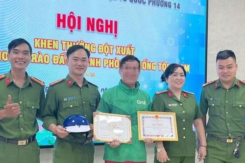 Nghi gói hàng chứa ma túy, tài xế xe ôm chở thẳng đến công an