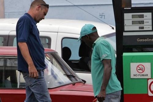 Chính phủ Cuba thông báo tăng giá xăng 500%