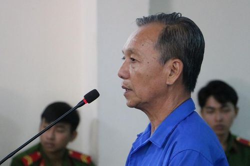 Nguyên Giám đốc Sở NN&PTNT Bà Rịa - Vũng Tàu cùng 12 bị cáo hầu tòa