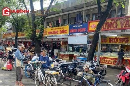 Cụ ông hơn 30 năm mưu sinh bằng nghề đạp xe chở hàng tại chợ Đông Ba