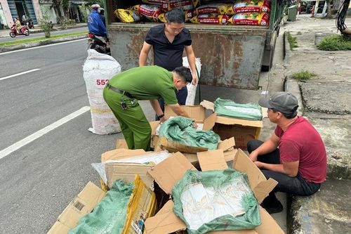 Phê chuẩn quyết định khởi tố đối tượng vận chuyển hàng cấm