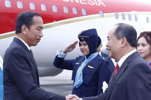 Tổng thống Indonesia đến Hà Nội, bắt đầu thăm cấp Nhà nước tới Việt Nam