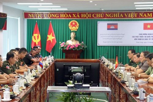 Đoàn công tác Cục phát triển-Bộ quốc phòng Campuchia chúc Tết tại Vĩnh Long