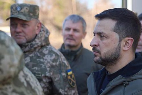 Bloomberg: Mỹ lo ngại về rạn nứt giữa Tổng thống Zelensky với Tư lệnh Ukraine
