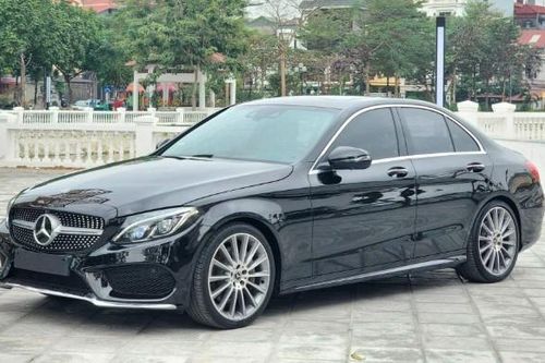 Bất ngờ giá bán lại của Mercedes-Benz C 300 AMG cũ sau 7 năm lăn bánh