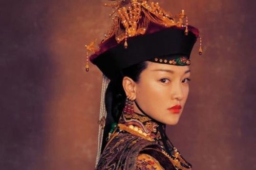 3 nữ diễn viên từng 'đứng đầu Hậu cung': Đổng Khiết khí chất không đủ mạnh, Châu Tấn không hổ danh 'tam kim ảnh hậu'