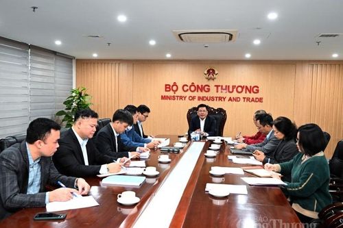 Bộ trưởng Nguyễn Hồng Diên làm việc với các đơn vị về xây dựng Luật Công nghiệp trọng điểm