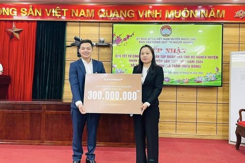 Chủ tịch Tập đoàn DVA tặng quà tết cho người nghèo huyện Ngọc Lặc