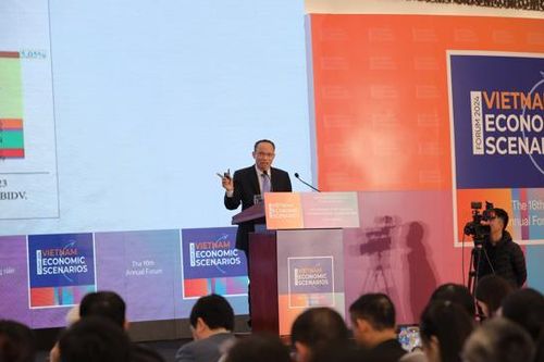 TS. Cấn Văn Lực: 'Năm 2024 kích tăng trưởng nhưng không quá lo lạm phát'