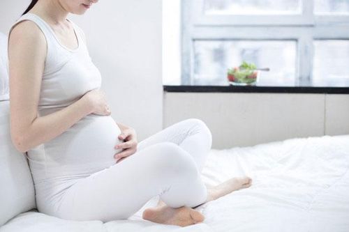 Bác sĩ trả lời: Đi xe bị xóc, có ảnh hưởng đến thai nhi?
