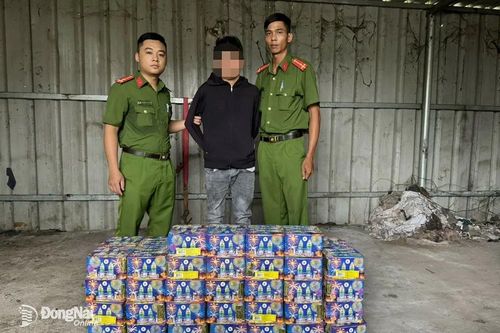Bắt đối tượng vận chuyển 128kg pháo đi bán