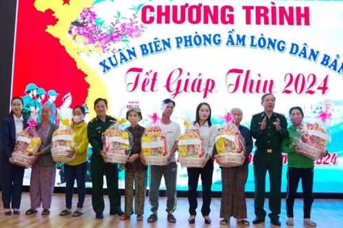Xuân biên phòng ấm lòng dân bản