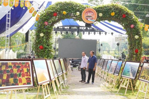 Triển lãm ảnh 'Quảng Ngãi, trăm nhớ ngàn thương'