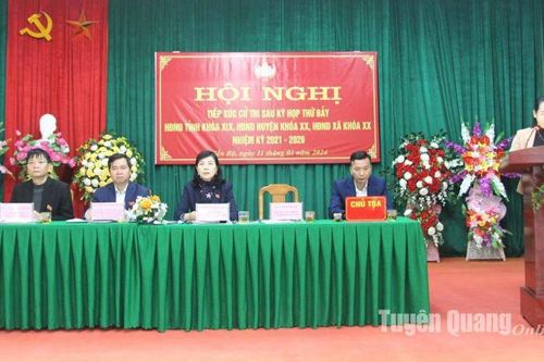 Đồng chí Phó Chủ tịch Thường trực HĐND tỉnh Phạm Thị Minh Xuân tiếp xúc cử tri xã Tiến Bộ