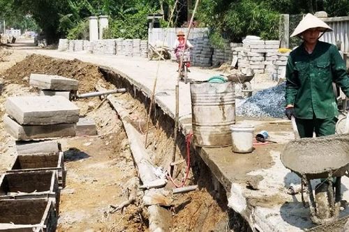 Đầu tư kè ứng phó sạt lở bờ sông