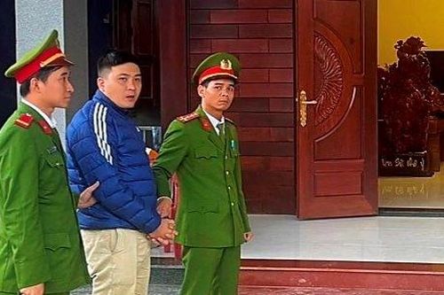 Bắt cán bộ kiểm lâm Nam Đông liên quan vụ án vận chuyển lâm sản trái phép và chống người thi hành công vụ