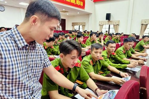 Thiết thực 'Ngày hội việc làm' cho chiến sĩ nghĩa vụ Công an tỉnh Quảng Nam
