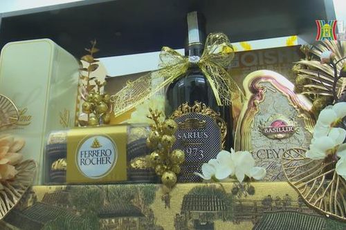 Giỏ quà bắt mắt hút khách dịp Tết