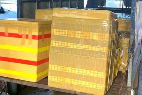 Tiêu hủy gần 700kg thịt bốc mùi phát hiện tại cơ sở kinh doanh thực phẩm