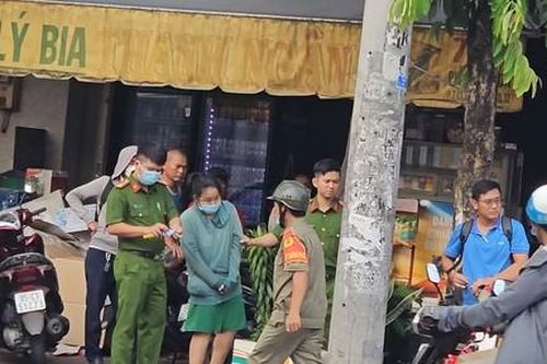 TPHCM: Bắt tại trận người phụ nữ cầm dao vào cửa hàng F88 cướp tài sản