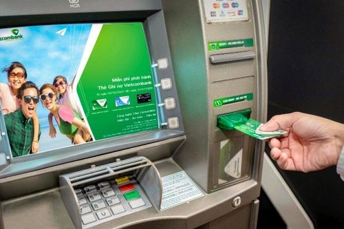 Tỷ lệ giao dịch qua ATM tiếp tục giảm mạnh trong năm 2023