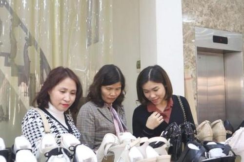 Xuân sớm ở làng giày da Phú Yên