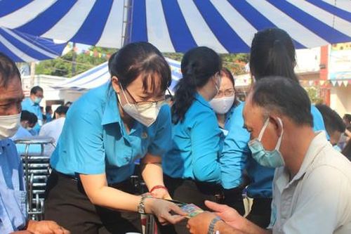 Doanh nghiệp tại TP Hồ Chí Minh thưởng Tết cao nhất hơn 2 tỷ đồng