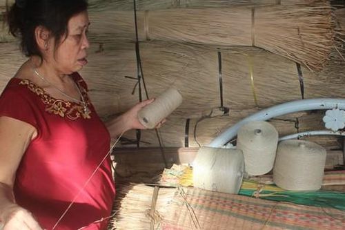 Làng dệt chiếu 'chờ' … Tết