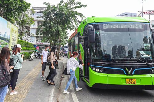 Hà Nội nỗ lực xanh hóa xe buýt
