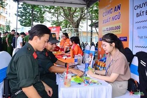Đặc sắc 'Xuân chiến sĩ-Ấm tình đồng đội' trong lực lượng Công an TP Hồ Chí Minh
