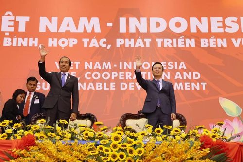 Chủ tịch nước Võ Văn Thưởng và Tổng thống Joko Widodo xem biểu diễn võ thuật