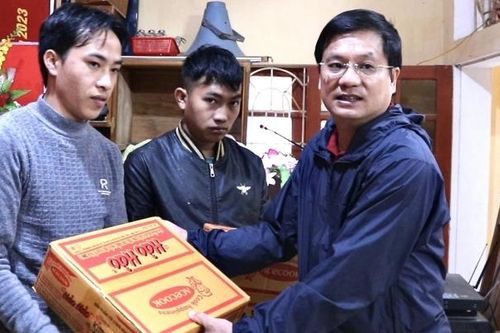 Tạp chí Gia đình Việt Nam tổ chức chương trình 'Tết sẻ chia - Xuân yêu thương' tại tỉnh Yên Bái