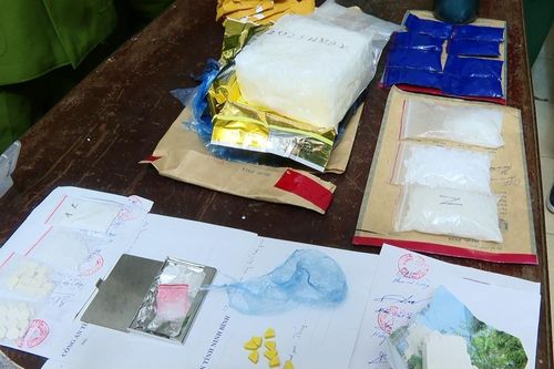 Bắt quả tang 2 đối tượng đi ôtô vận chuyển số lượng lớn ma túy tại Ninh Bình