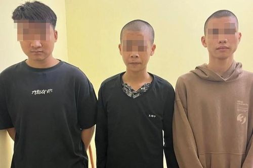 Bắt giữ 3 thanh niên tiêu thụ tiền giả tại Hà Nội