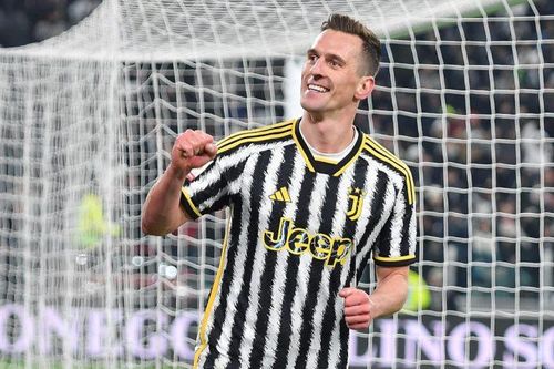 Milik lập kỳ tích, Juventus thắng lớn