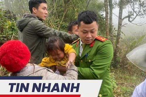 TIN NHANH: 31 giờ tìm bé gái 2 tuổi mất tích trong rừng rậm; Cả đội tuyển suýt chết vì sự cố kinh hoàng trên máy bay