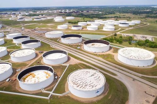 API: Tồn kho dầu thô của Mỹ bất ngờ sụt giảm mạnh